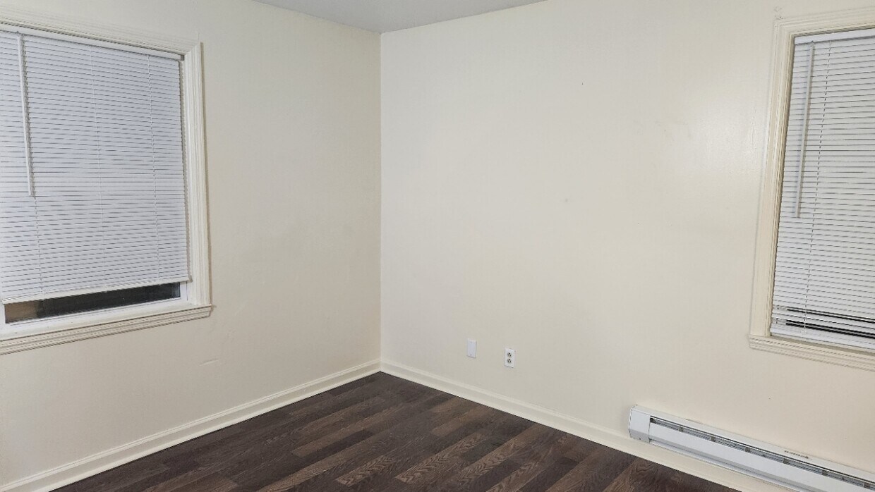 Primary Photo - 261 Meadowview Dr