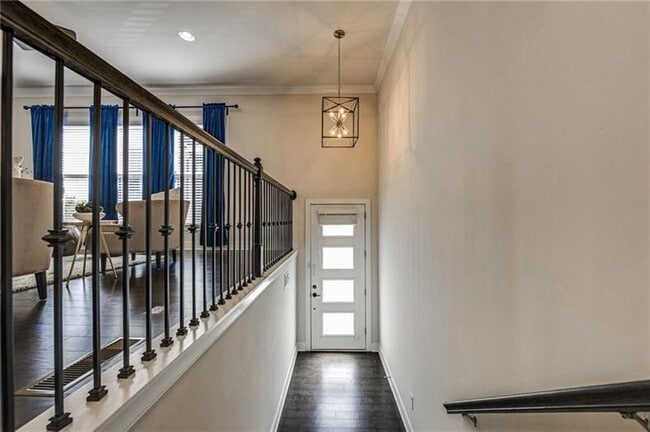 Building Photo - 823 Stone Ridge Ln NE
