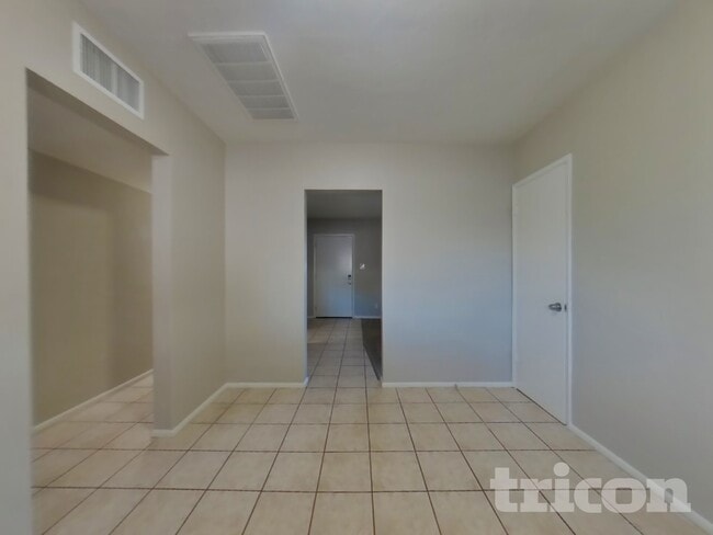 Foto del edificio - 120 W 8th Pl