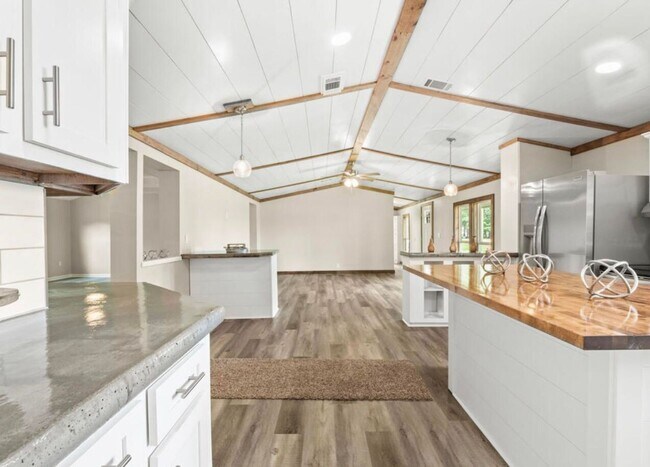 Foto del edificio - 4747 Port Arthur Ave