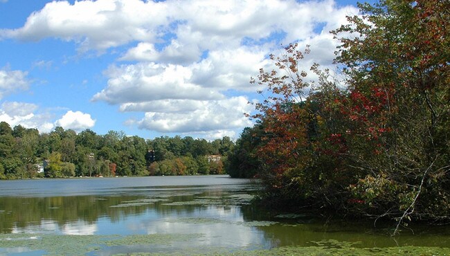 the landing on mohegan lake apartments - mohegan lake, ny
