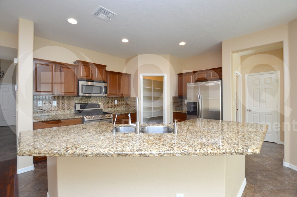 Primary Photo - 2531 W Desert Vista Trail