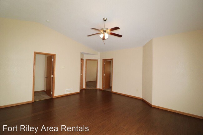 Building Photo - 3 br, 2 bath House - 1617 Clover Drive