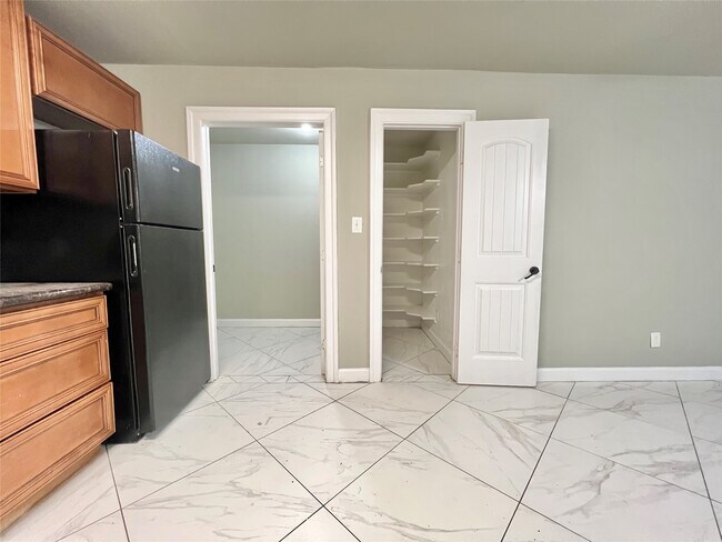 Foto del edificio - 12865 Birch Ln