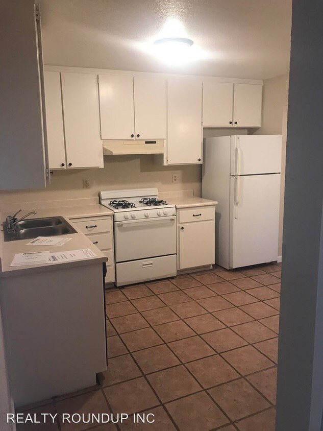 Building Photo - 9163 Elk Grove Blvd