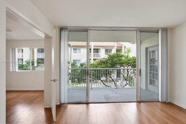 Foto del edificio - 3605 NE 207th St