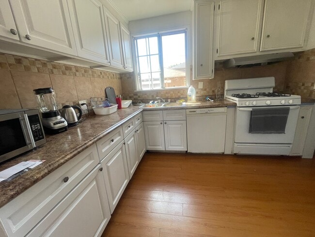 Foto del edificio - 15401 Faysmith Ave