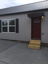 Building Photo - 677 E Lincoln Rd