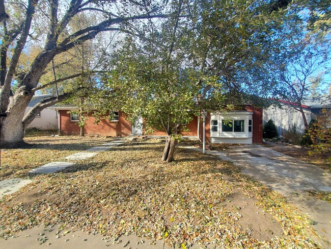 Foto del edificio - Spacious Ranch Style 4 BR Available in Aug...