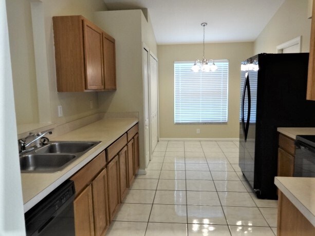 Building Photo - 1027 Summer Breeze Dr