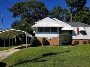 Building Photo - 3054 Somerset Dr