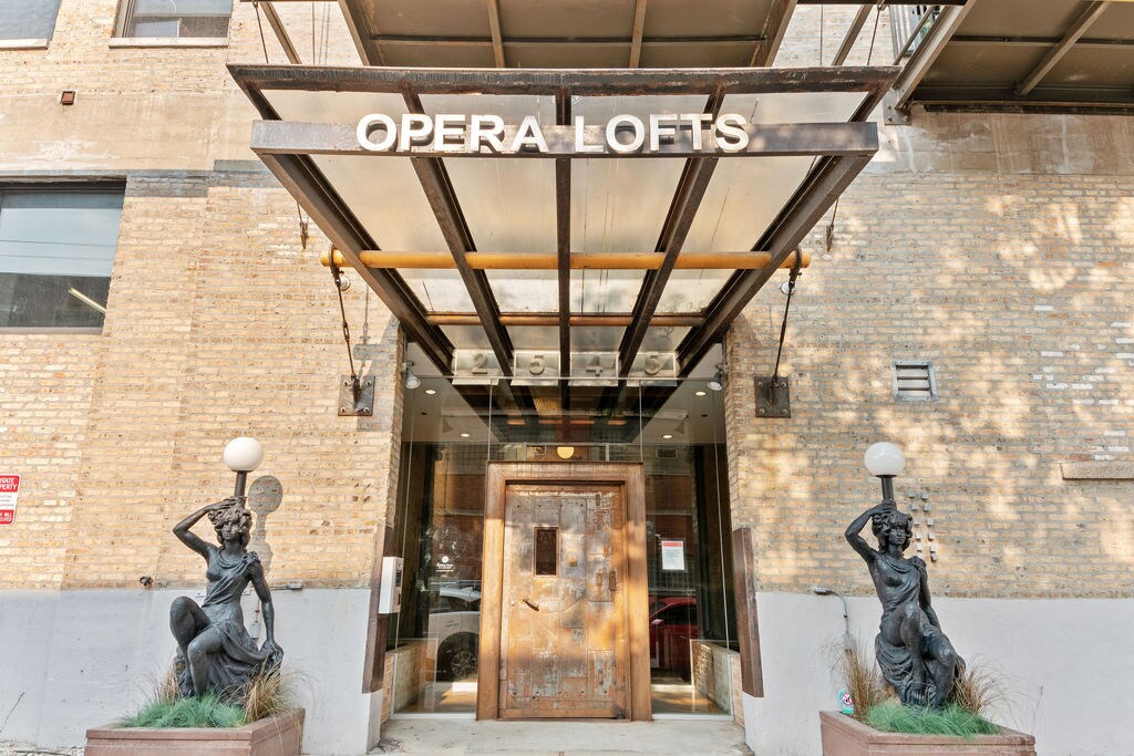 Foto principal - 2545 S Dearborn St