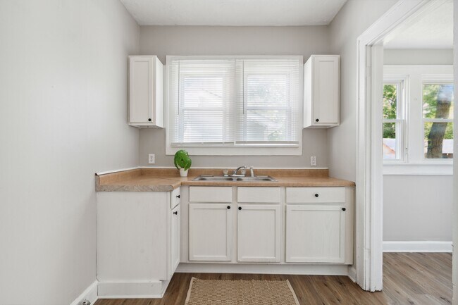 Foto del edificio - 619 N Gray St