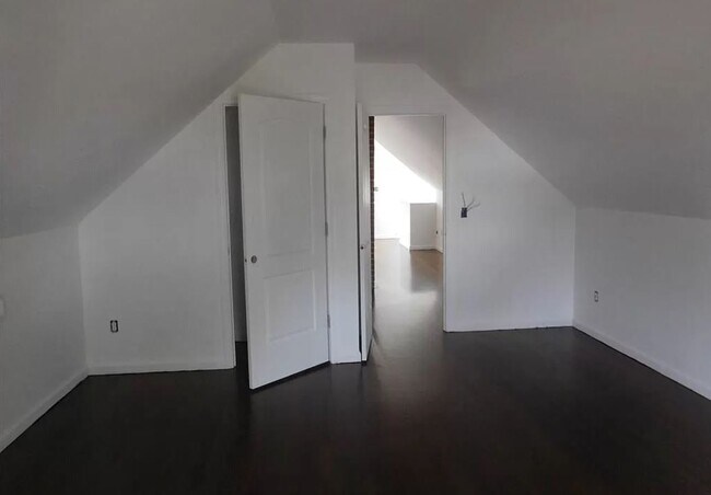 Bedroom - 953 Longbrook Ave