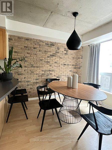 Photo du bâtiment - 800 King St W