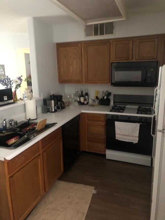 Kitchen - 3119 Key Largo Dr