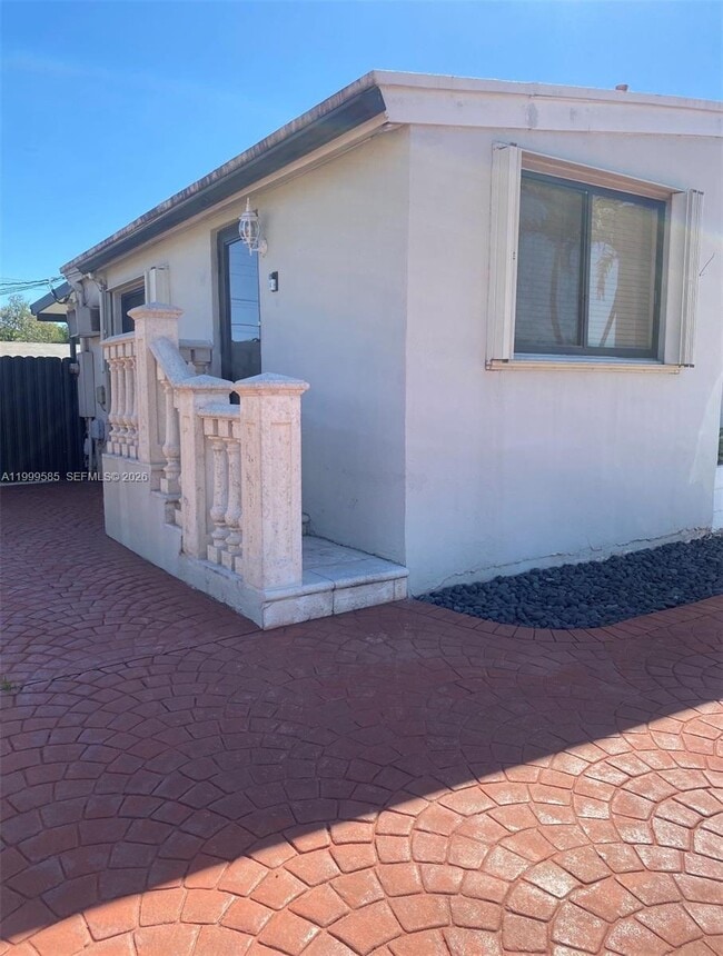 Building Photo - 3181 SW 84th Ct