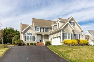 Building Photo - 10 Wellington Pl