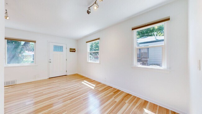 Building Photo - 3201 S Humboldt St