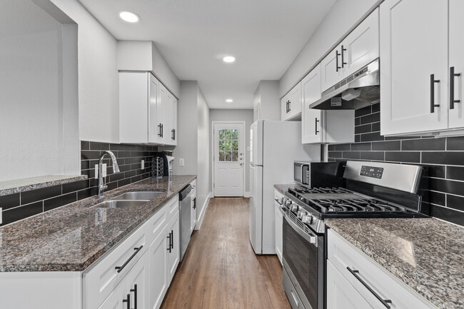 Kitchen looking towards backyard. - 602 Peterson St