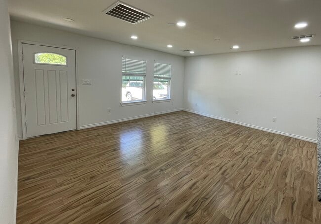 Foto del edificio - 327 S 3rd St