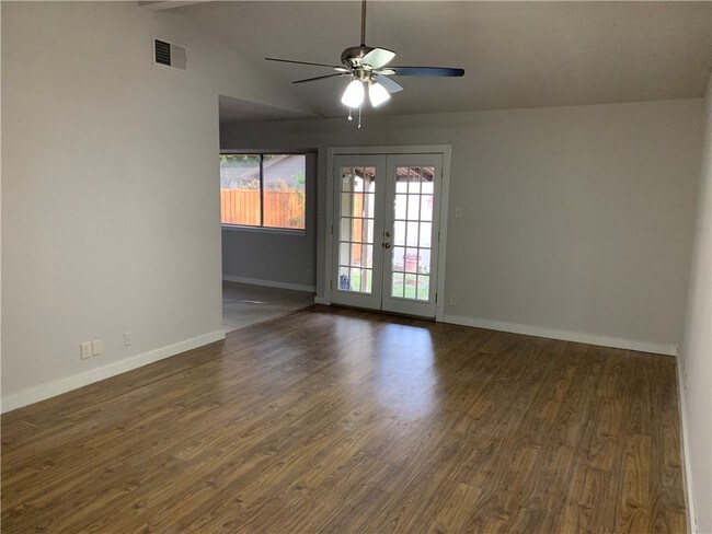 Building Photo - 1431 W Braker Ln