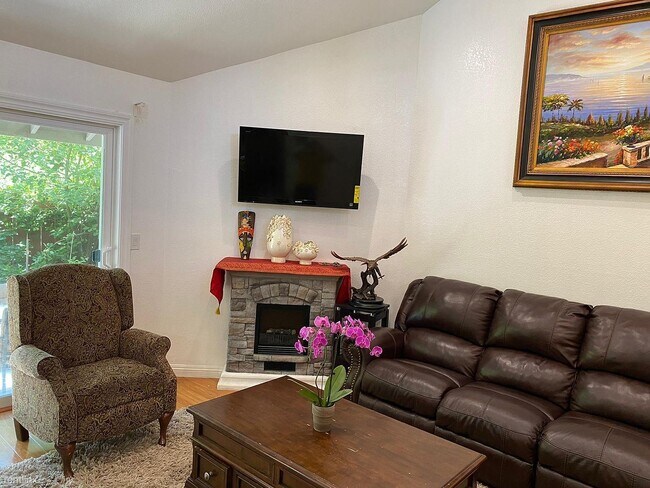 Building Photo - 924 Praderia Cir