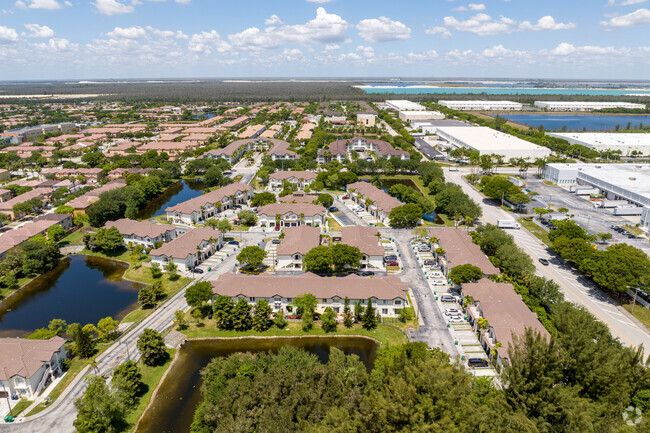 Building Photo - Ibis Villas at Doral