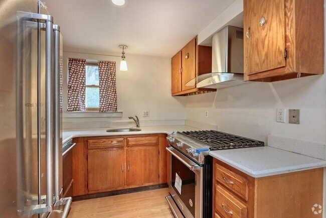 Building Photo - 12 Lilac Ct