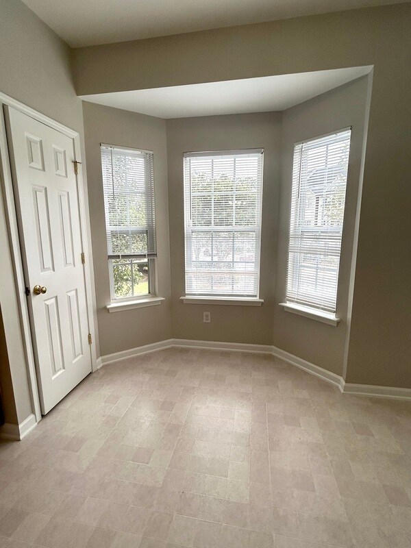 Foto del edificio - 9839 Treeside Ln