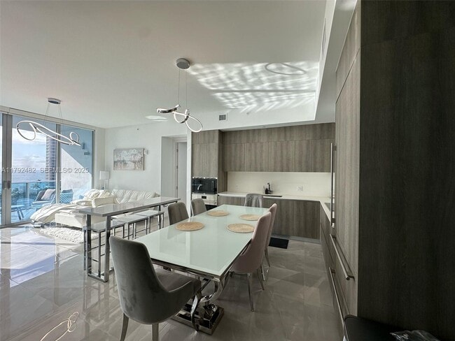 Foto del edificio - 17550 Collins Ave