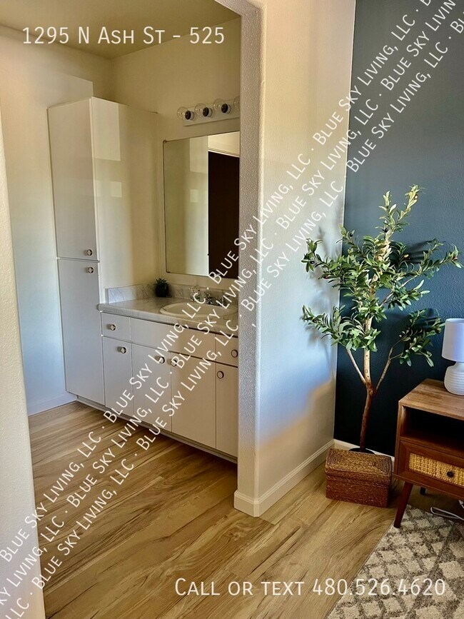 Foto del edificio - 1295 N Ash St