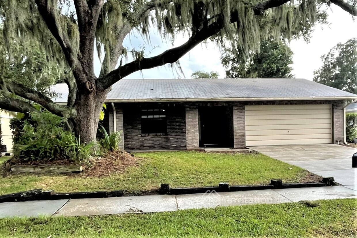 Primary Photo - 821 Crosswinds Dr