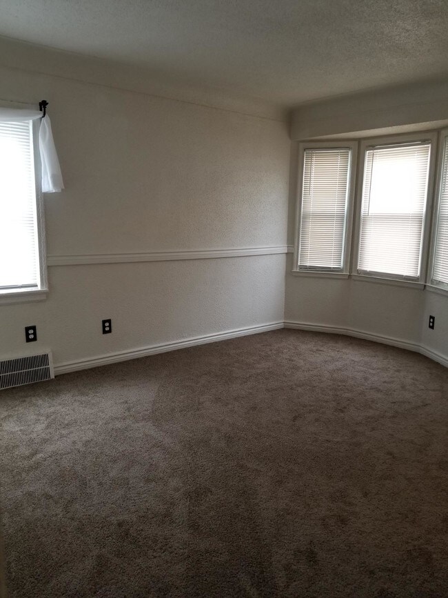 Foto del edificio - 8643 Westwood St