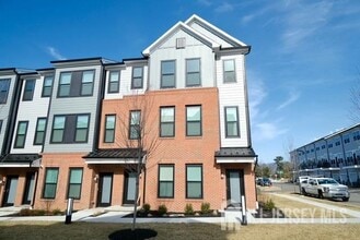 Building Photo - 101 Peyton Pl