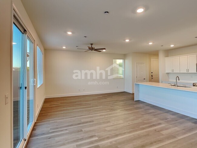 Foto del edificio - 10180 Mountain Crest St