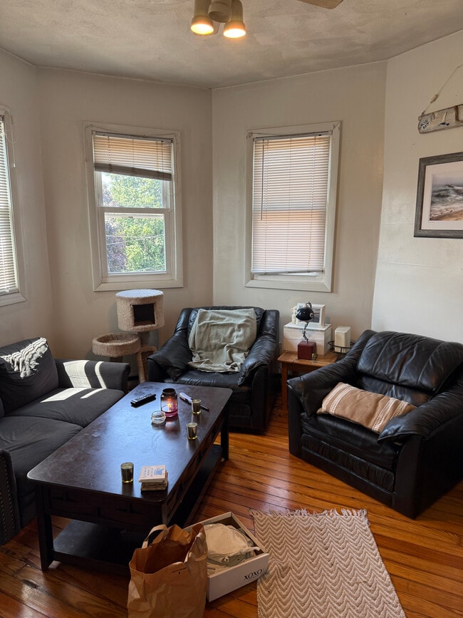 Building Photo - 46 Gesler St
