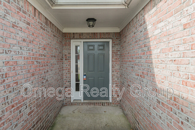 Building Photo - 2022 Edgewood Dr