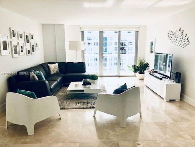 Foto del edificio - 5701 Collins Ave