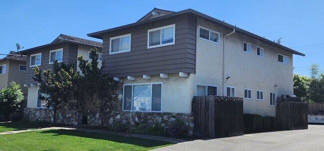 Side of property - 4536 Hamilton Ave