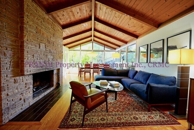 Building Photo - Spacious Greenbrae View Home with Privacy ...