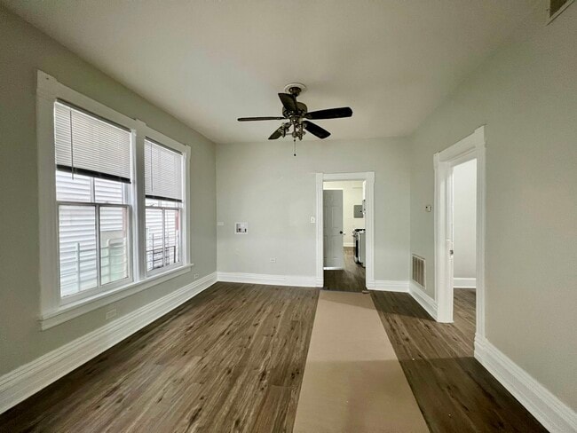 Foto del edificio - 1742 N Saint Louis Ave