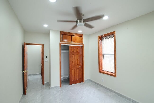 Foto del edificio - 1711 Davidson Ave