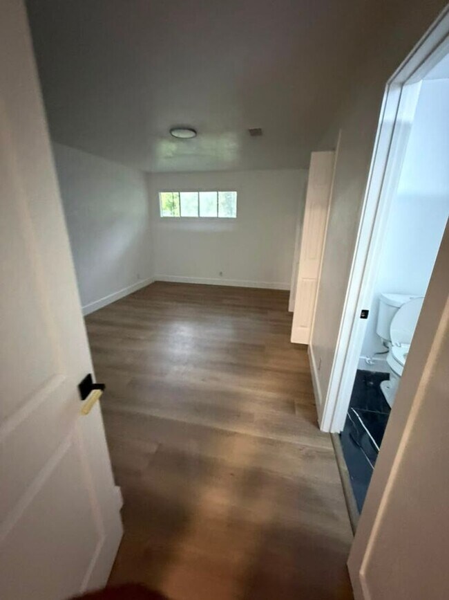 Foto del edificio - 7735 Coburn Dr