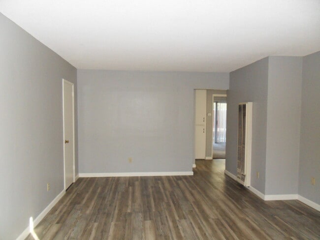 Building Photo - 157 Vera Cir