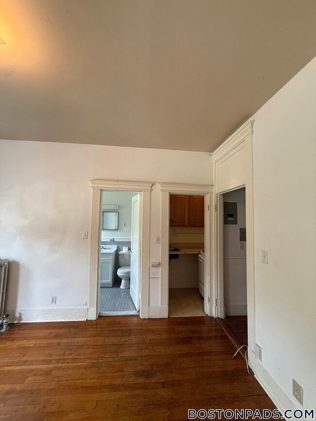 Building Photo - 28 Westland Ave