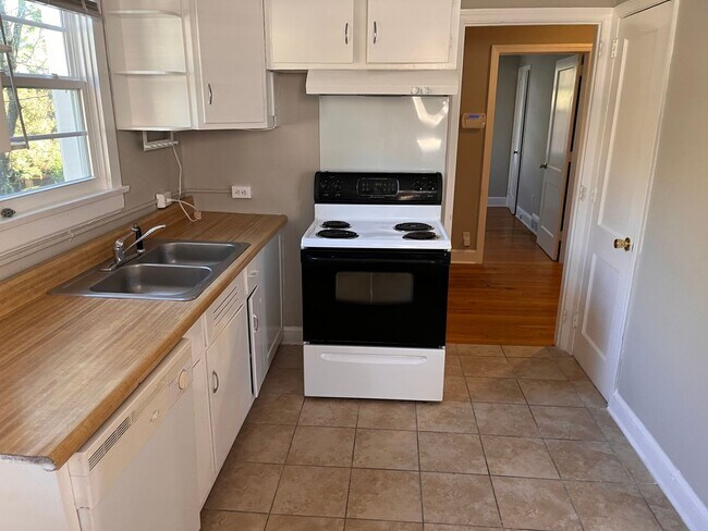 Foto del edificio - Your next Raleigh home awaits!