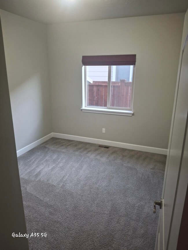 Building Photo - 2563 NW Elm Pl