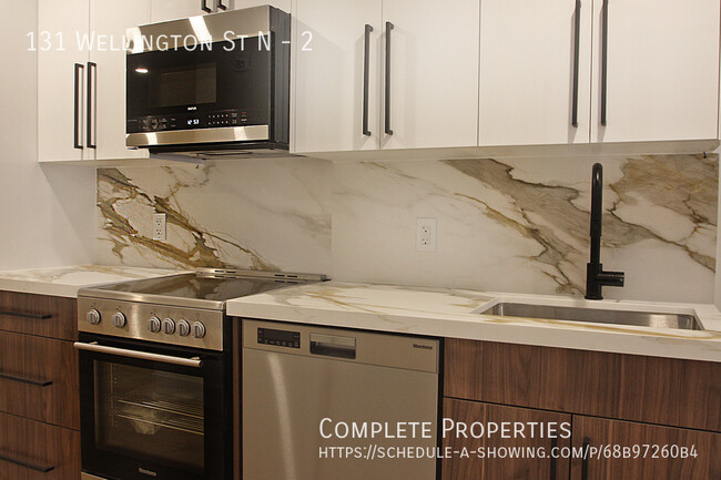 Photo du bâtiment - Brand New - Never Lived in - Top of the Li...