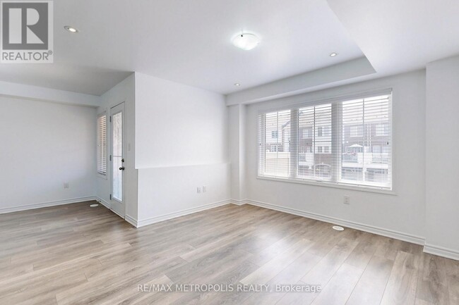 Photo du bâtiment - 1054 Clipper Ln
